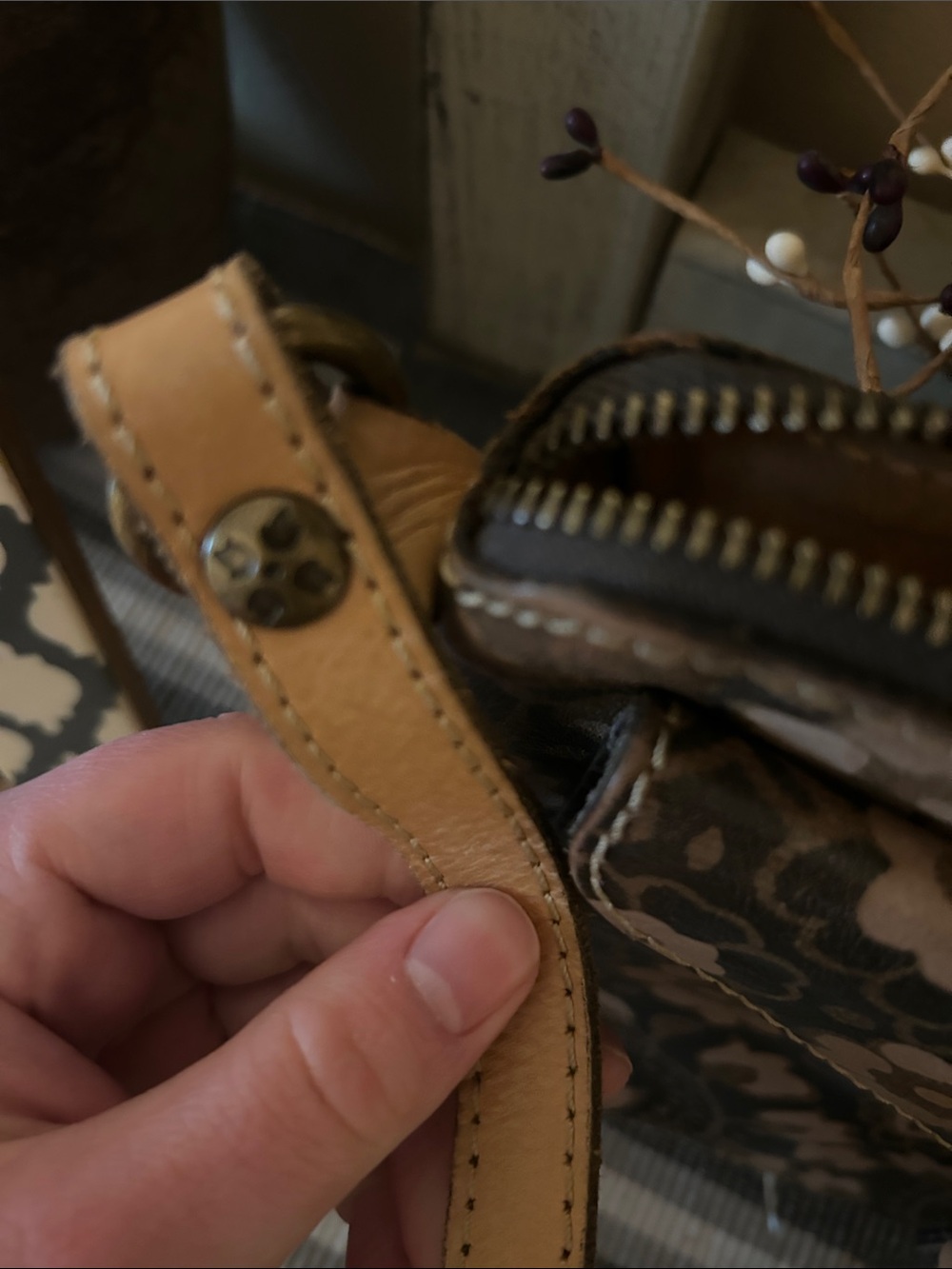 Patricia Nash Floral Crossbody in Brown and Tan - Picture 7 of 9